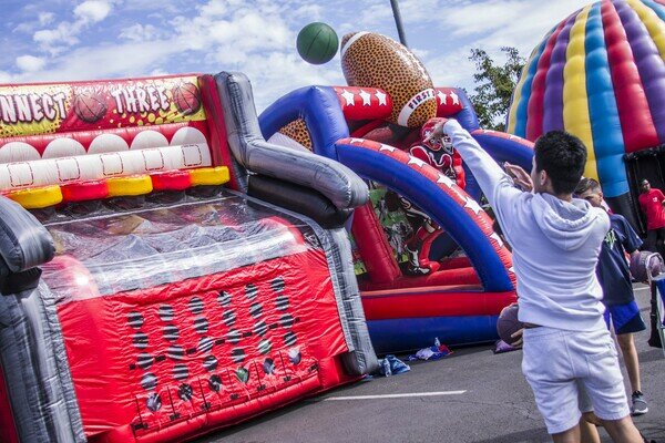 "Connect Three" Basketball Game