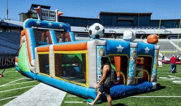 Sports Arena Inflatable Obstacle Course